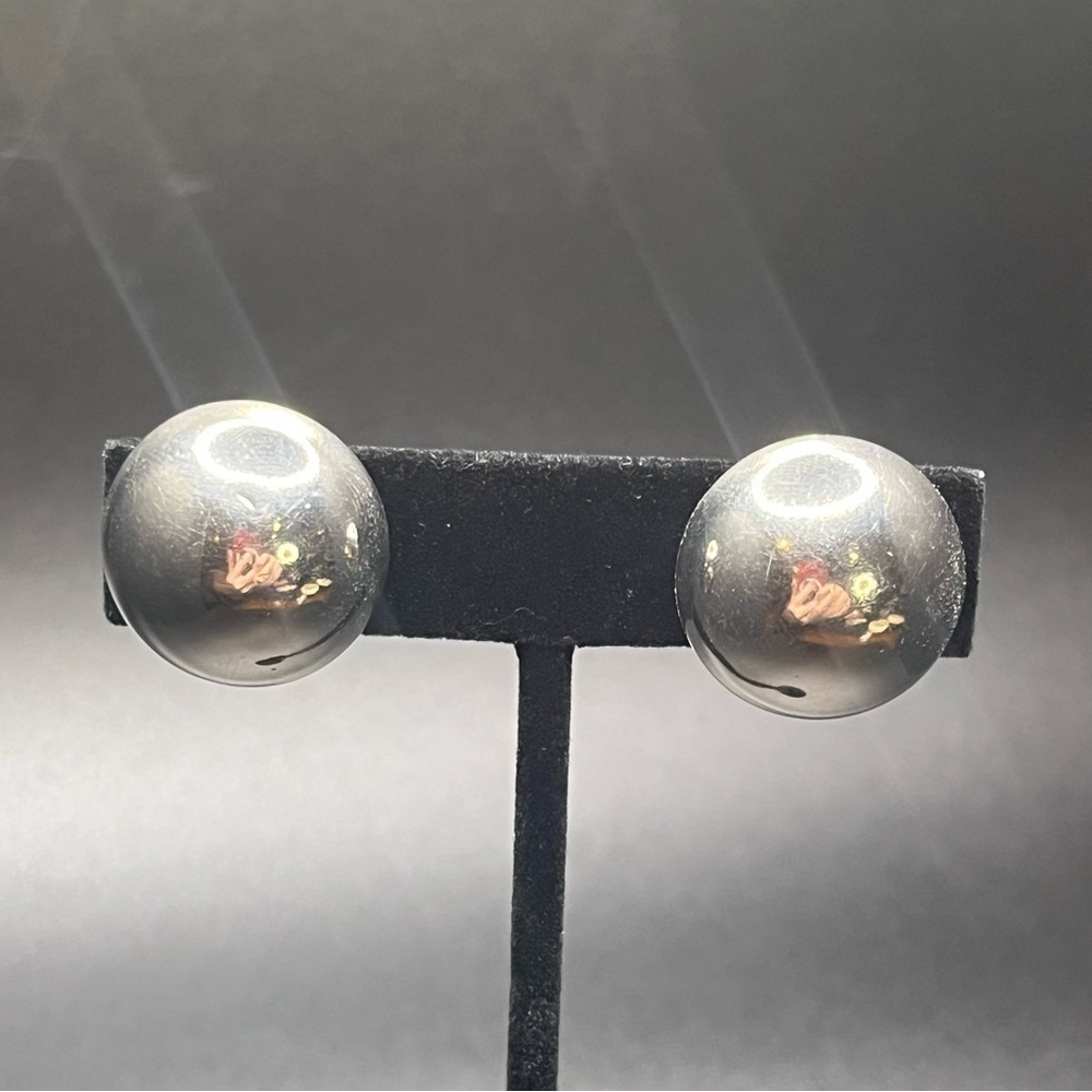 giovanni vintage silver tone dome clip on earrings